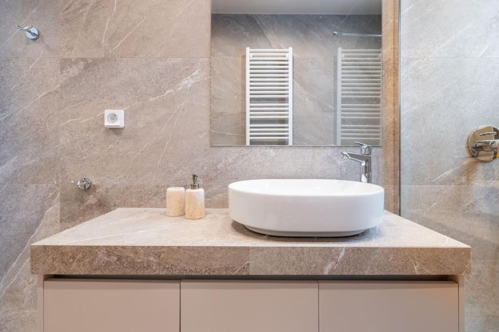 Urban Elegance In Kolonaki Apartment Athens Exterior photo
